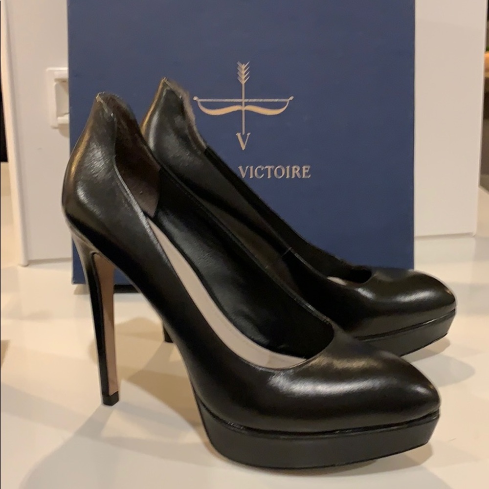 Pour La Victoire Black Pumps